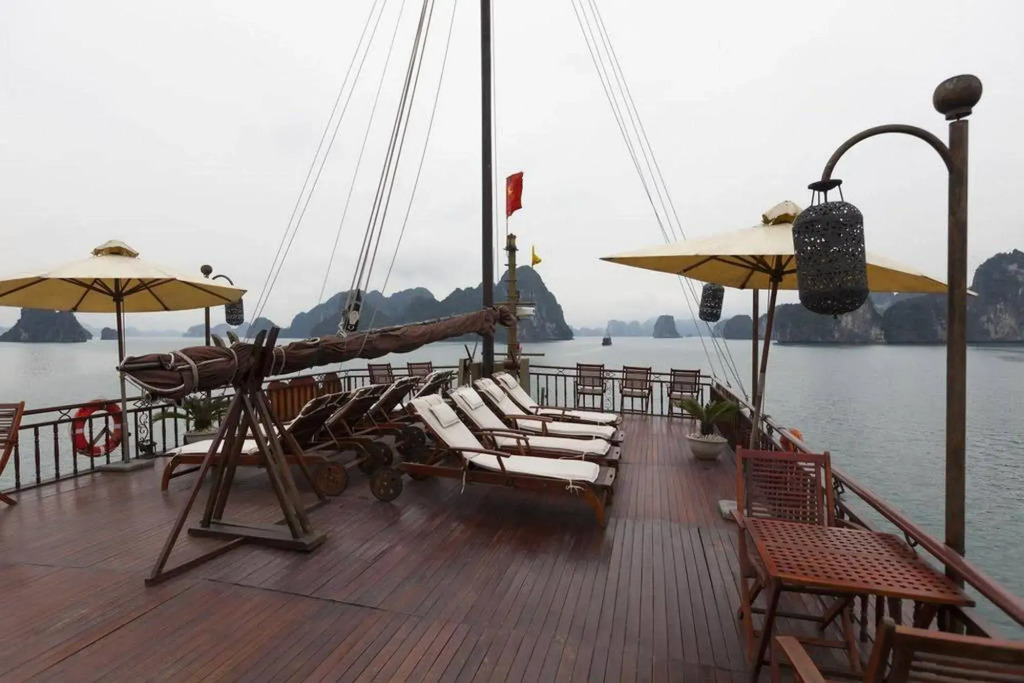 Heritage Line Violet Cruise - Halong Bay & Lan Ha Bay