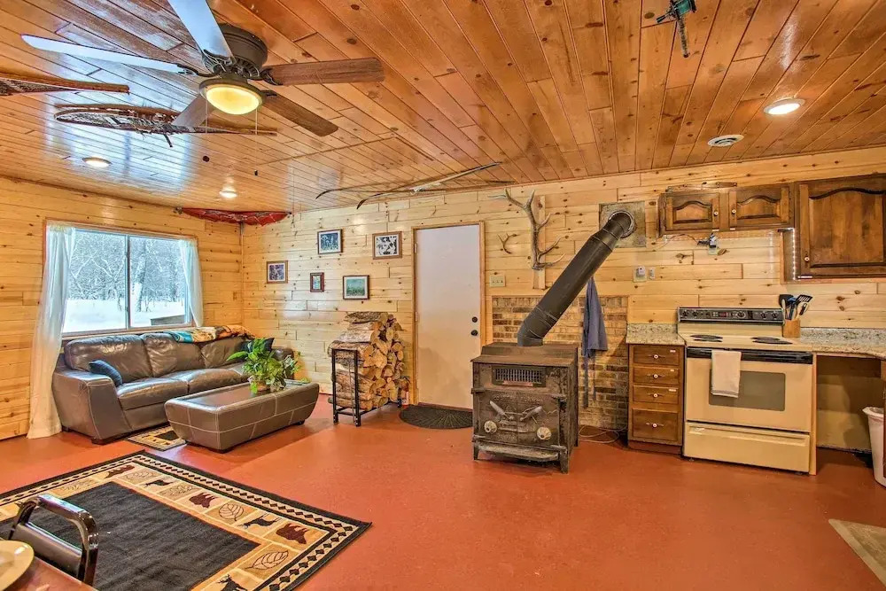 400-acre Outdoor Enthusiast's Lodge in Mancelona!