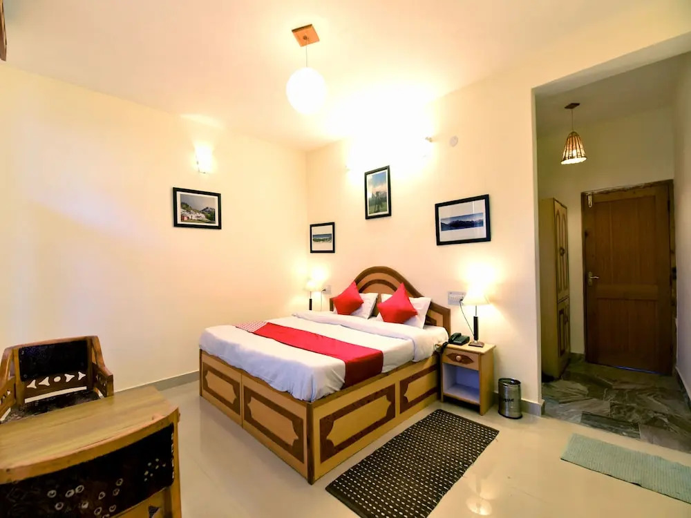OYO 12735 The Manali Lodge