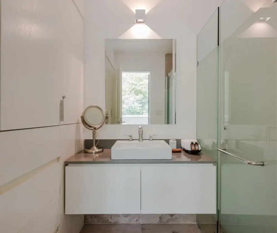 2 Bedroom Apartment Near the Beach