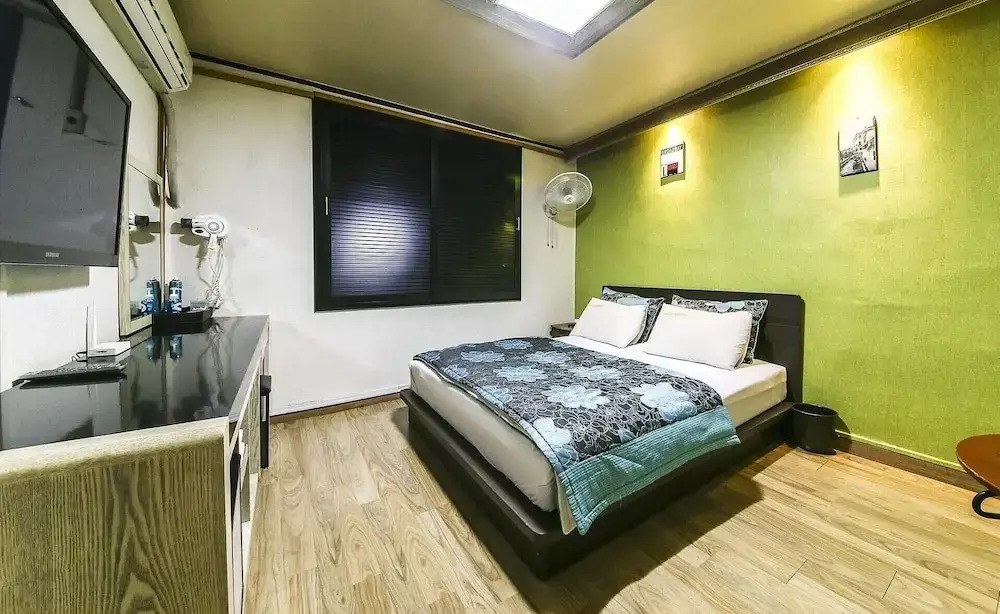 Sunflower Motel