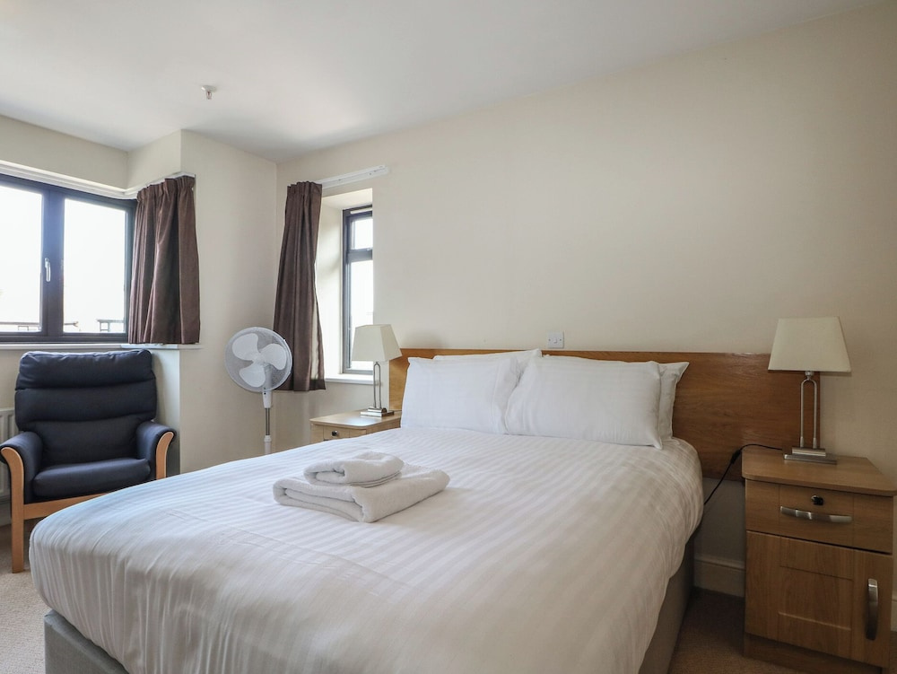 Marine Court Second-floor Double Bedroom With Bathroom