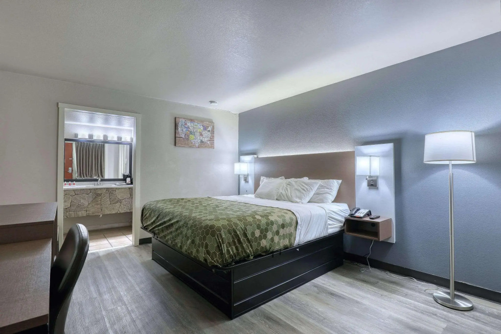 Econo Lodge Neenah