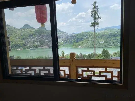 Linjiang Waterfall Viewing Inn