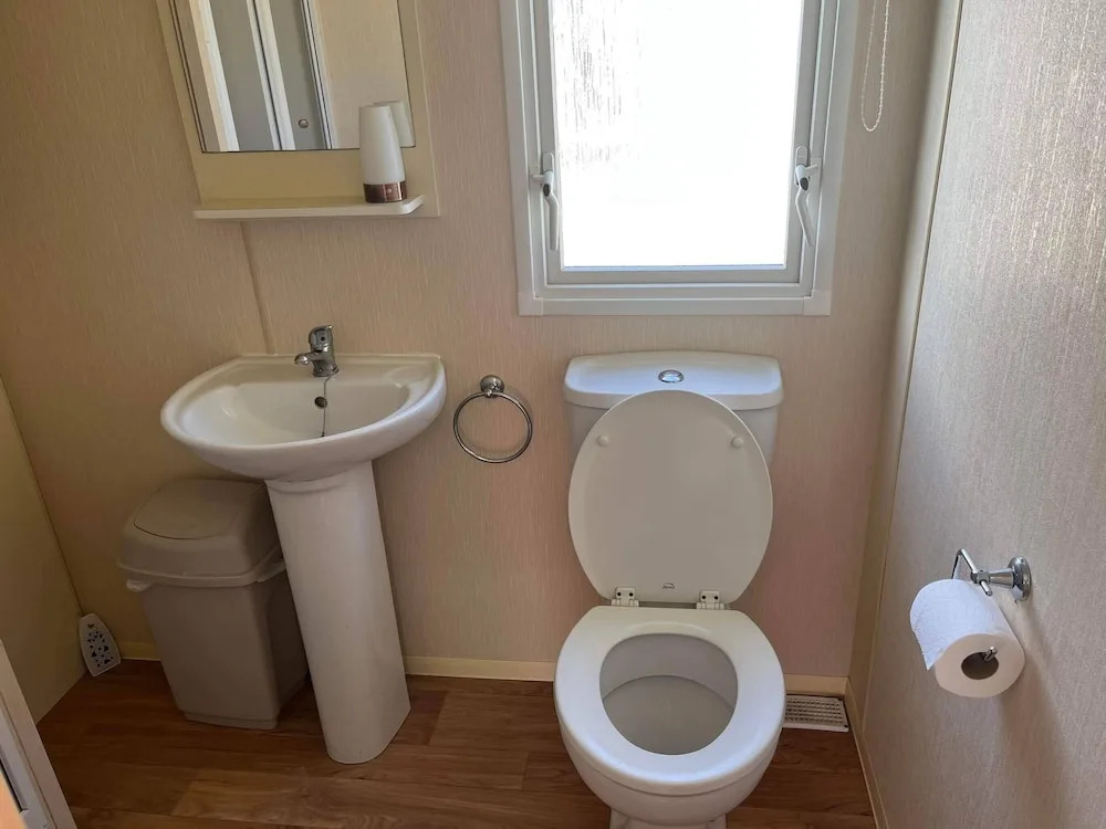 Heacham Beach Caravan - Sleeps 6 - Pets Ok
