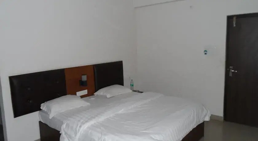 Shade Premium Suites