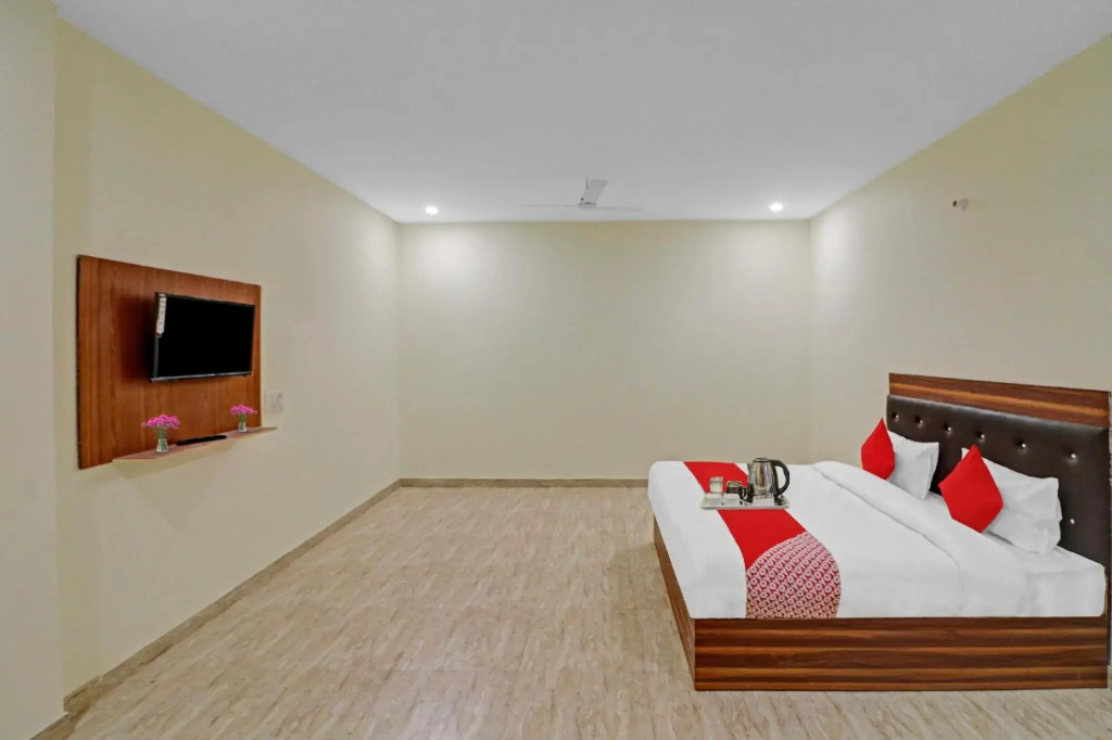 OYO 87988 Hotel Happy Moments