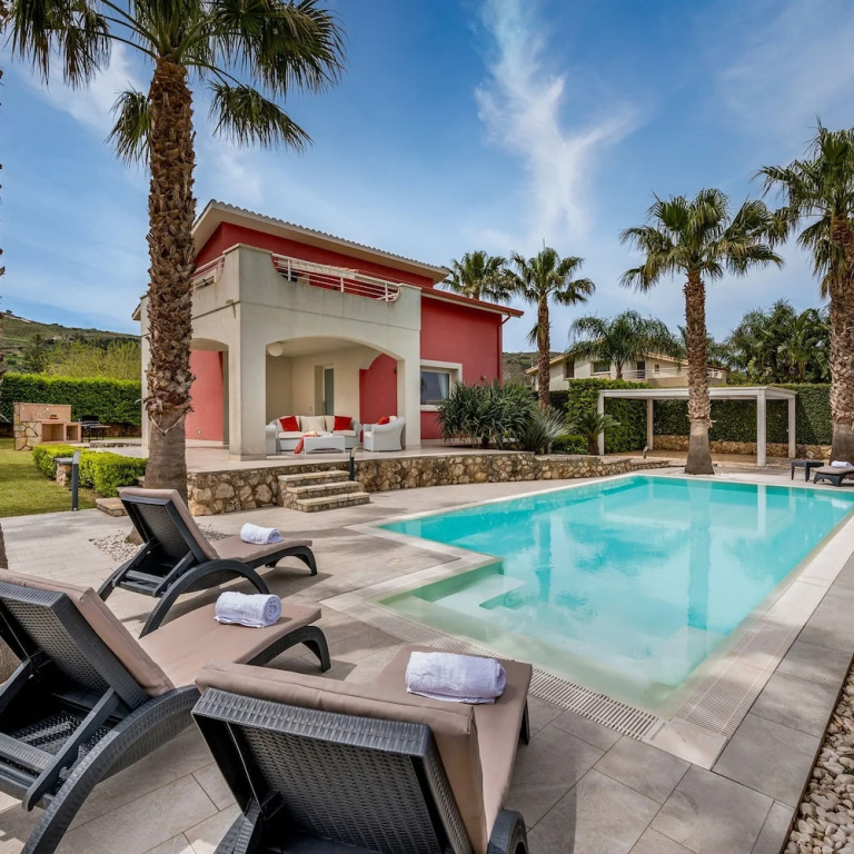 Villa Jacqueline con piscina privata 8 posti letto