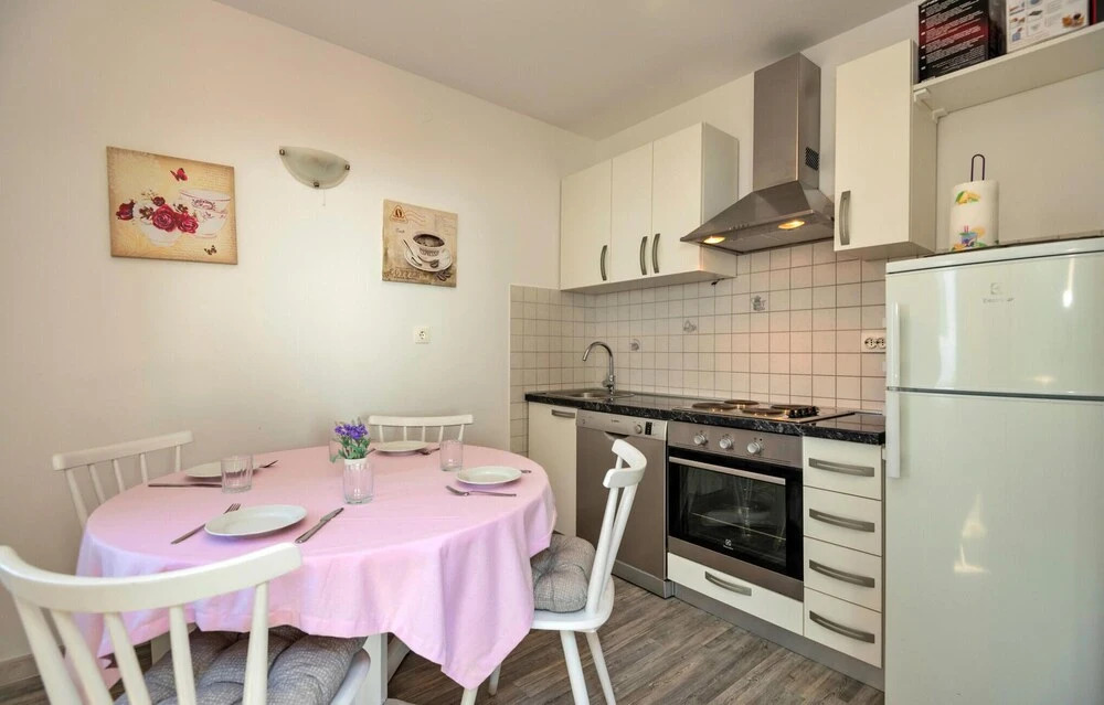 Nice Home in Podgora With Wifi and 2 Bedrooms