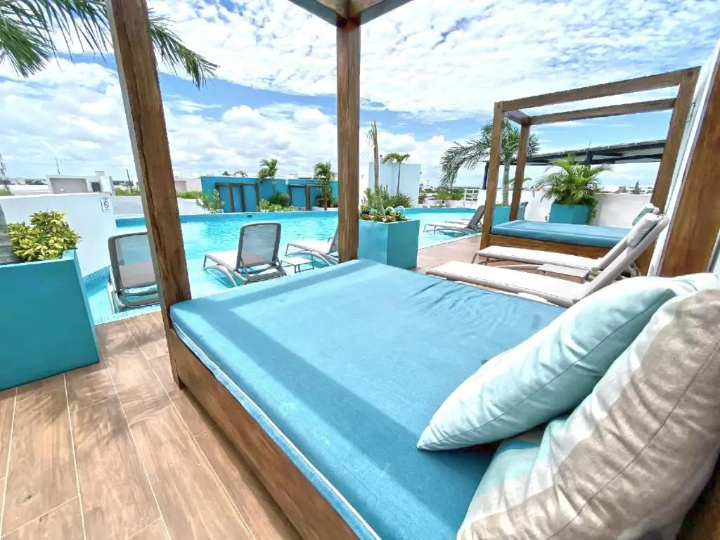 CHIC 2 Bdr GALLERY CONDOS near 5th avenue & BEACH