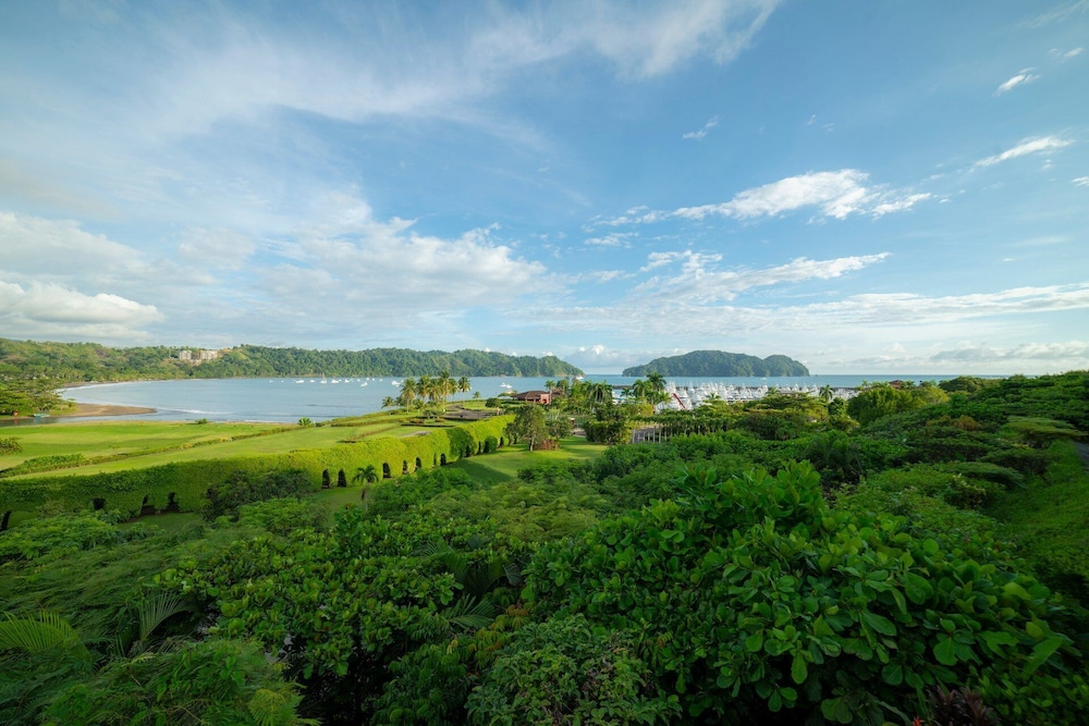Villa Angel 4 bdr Ocean View pool in Los Suenos