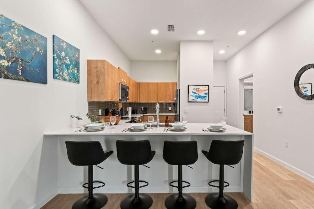 Riviere Apartments King Bed Suite & Pool & Gym & Pet Friendly & Near Epic Universe