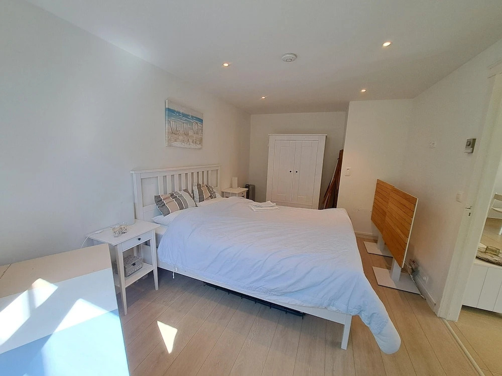 Spacious Family Stay Near the Beach