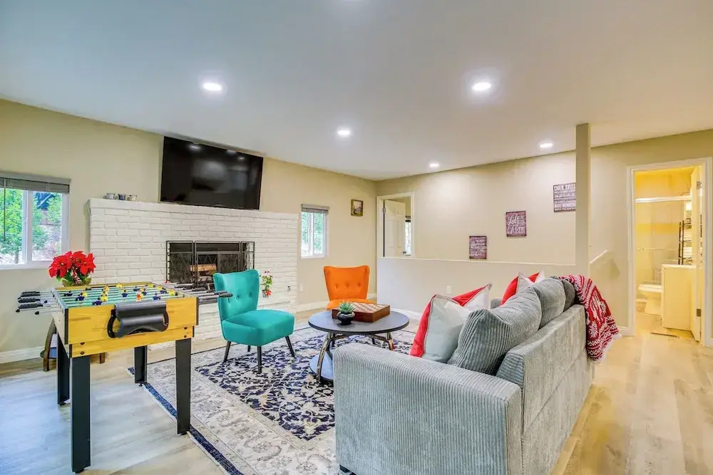 4 Mi to Lake Arrowhead: Cabin w/ Grill & Deck!