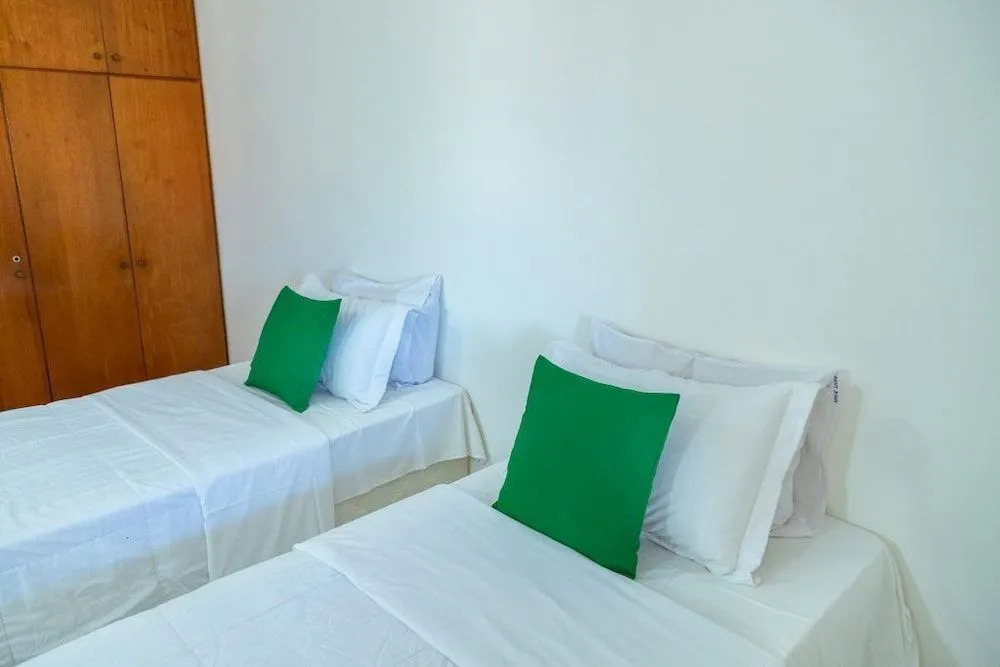 Casas no Residencial Mont Sinai com 2 ou 3 suítes , internet privativa 300MBPS a aproximadamento 250m da Praia de Taperapuã, condomínio com piscinas adulto e infantil, sauna, churrasqueiras e Segurança 24hrs