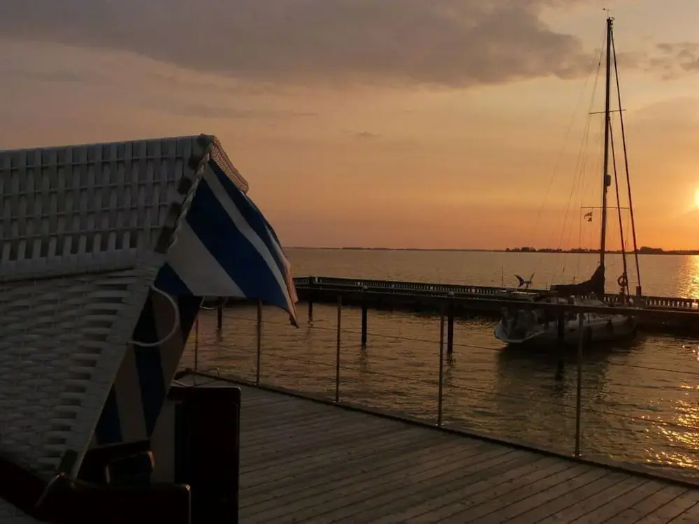 Houseboat Harmony
