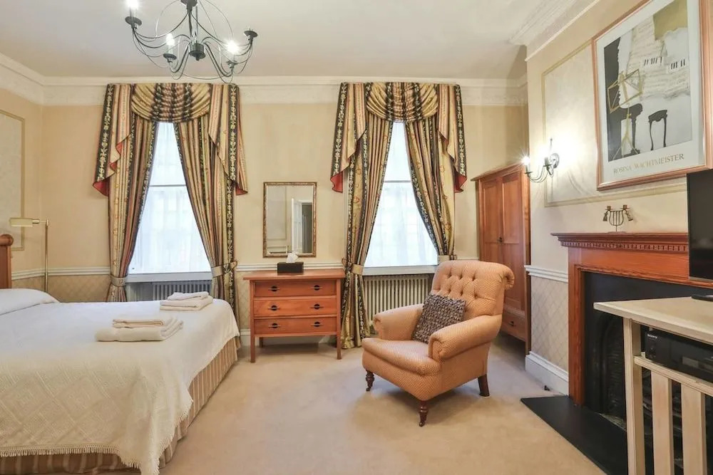 Luxury and Modern Bayswater Apartment