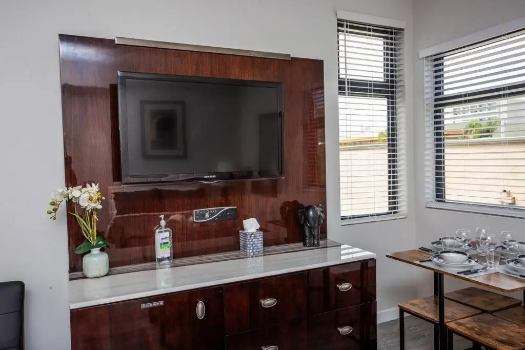 2 Bedroom, 2 Bathroom Detached Apt Max 7 Sleepers