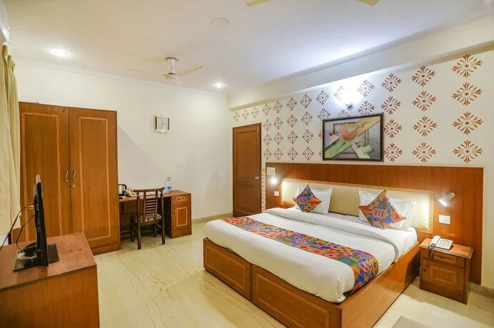 Fabexpress Global Residency Inn