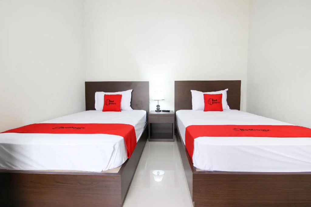 RedDoorz @ Raya Ngagel 2