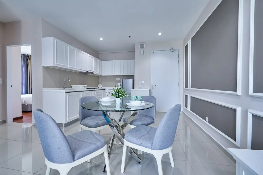 OYO Home 1143 Elegant 2br I-soho I-city