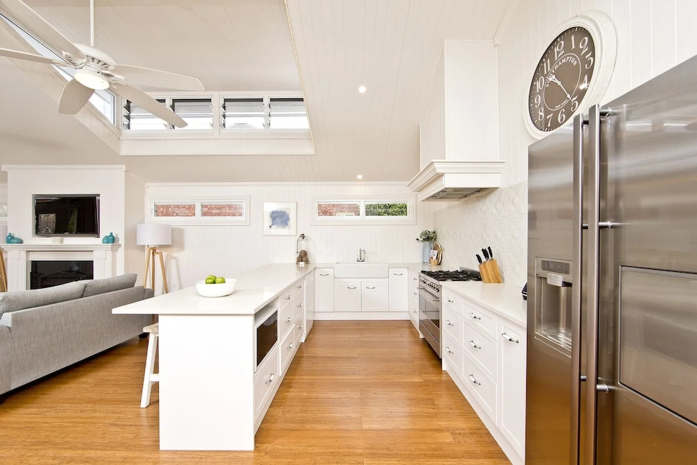 The Hamptons Beach House near Dutchies walk to Nelson Bay