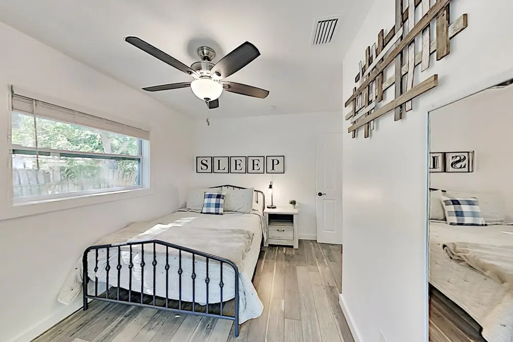 Lovely Anastasia Getaway W/ Walkable Locale 3 Bedroom Home