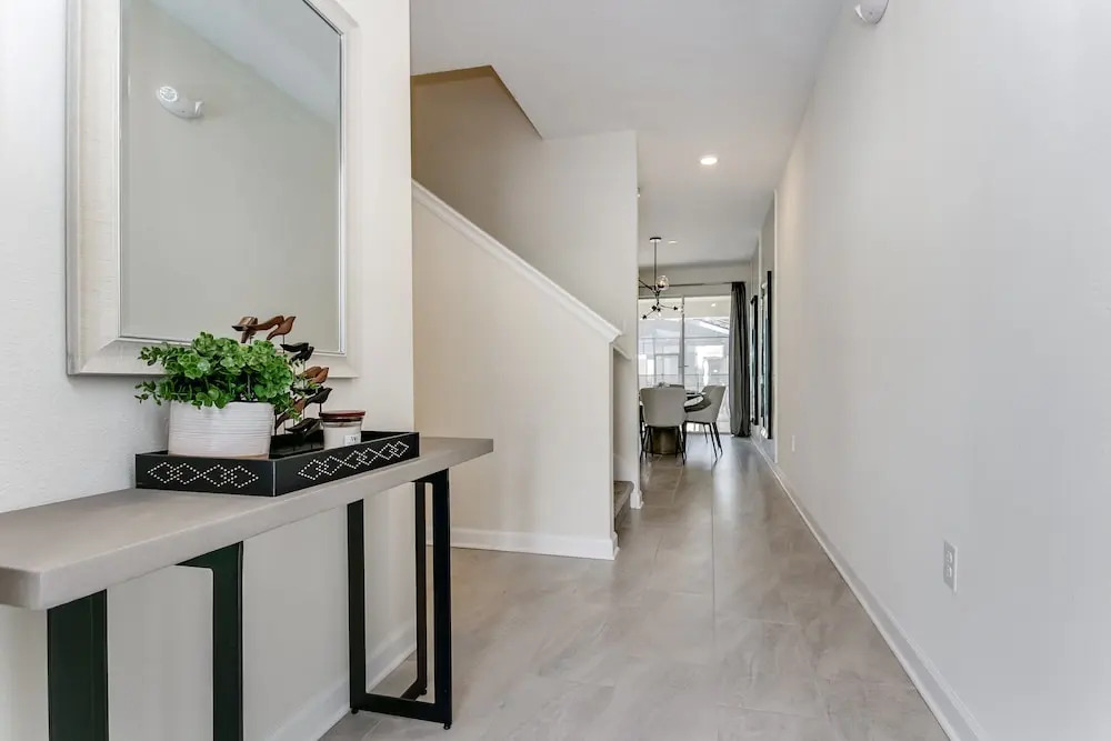 4bed 3Ba Storey Lake Home w. Pool