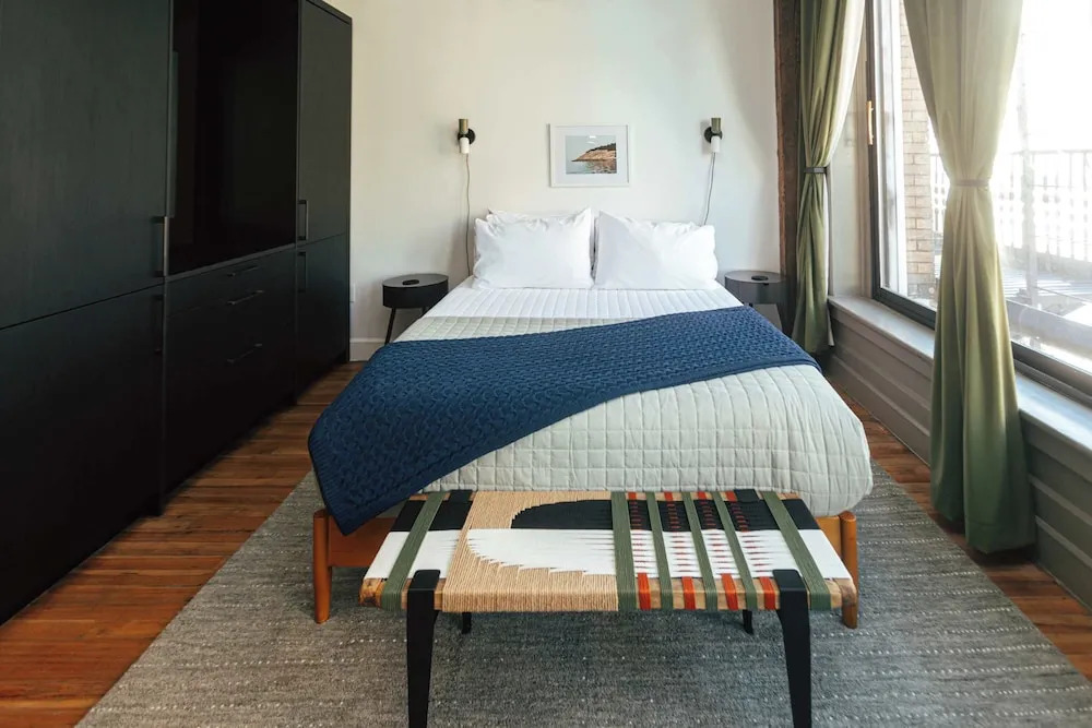 Loft 302 - The William - Sunlit - Above Carrigans