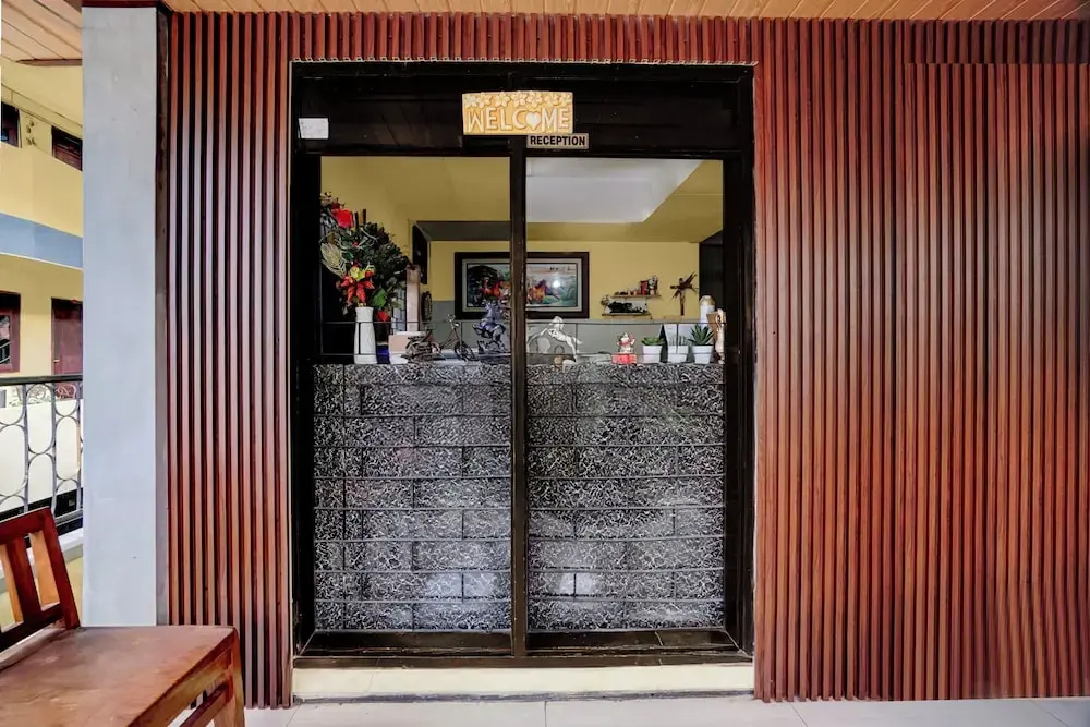 OYO 95043 Guest House Adel's