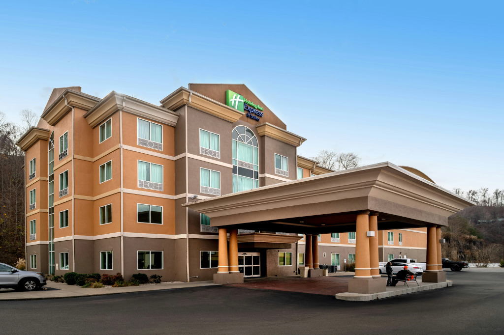 Holiday Inn Express and Suites Hazard by IHG