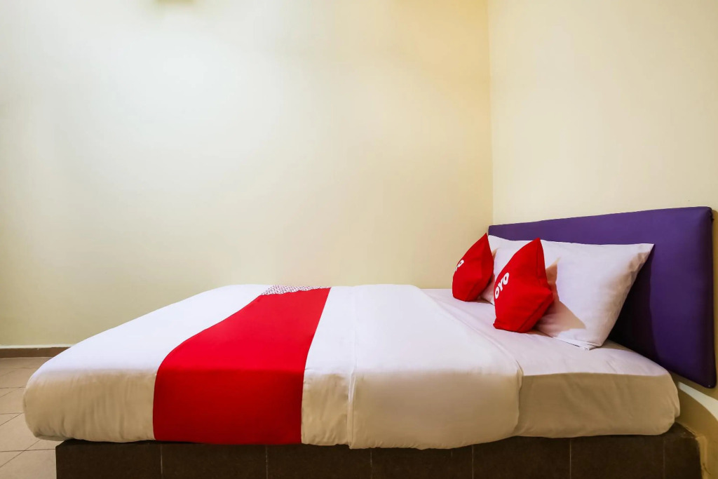 OYO 89585 Hotel Happy Inn