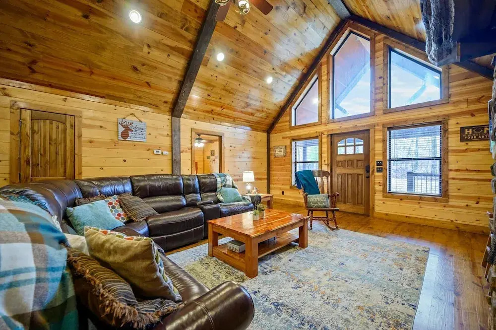 Whitetail Retreat Cabin for 13!