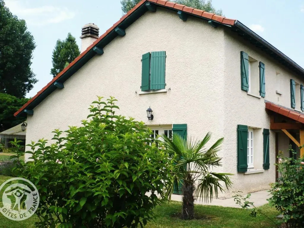 Maison spacieuse avec jardin et cheminée à Renaison - FR-1-496-110