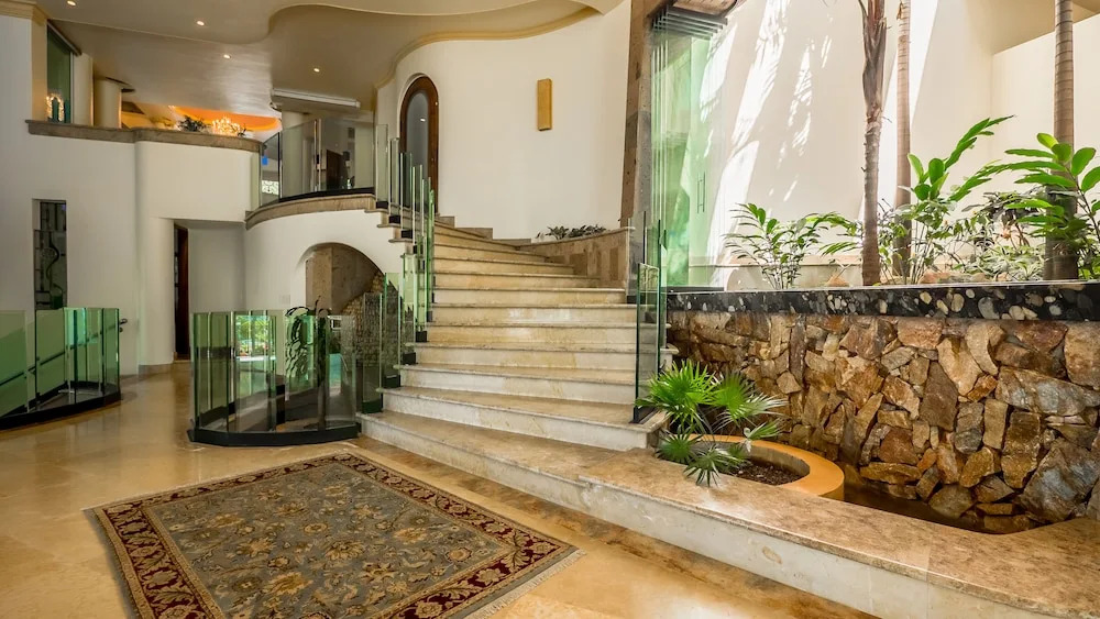 Fully Staffed, Beach frontage Luxury Villa