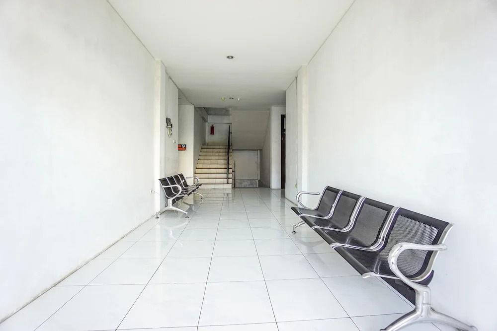 Edward Residence Malalayang by OYO Rooms