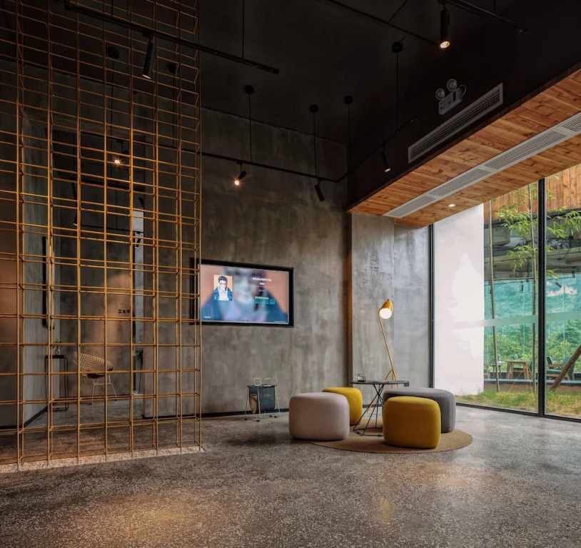 Zhangjiajie Yu Realm Hotel - Ancient Charm - Modern Luxury - Your Perfect Journey - A single pick-up or drop-off