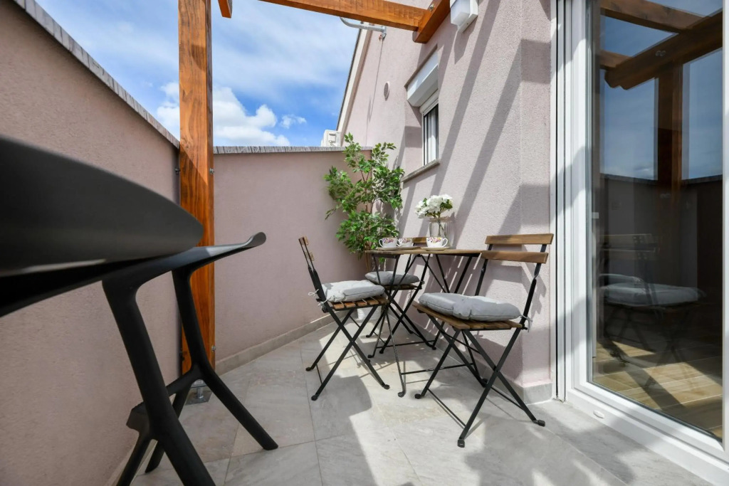 Modern holiday apartment "Libra" with swimming pool