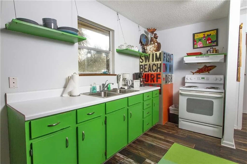 Artist Retreat, 2 Bedrooms, Summer Haven, 3 Houses to Beach, Sleeps 7