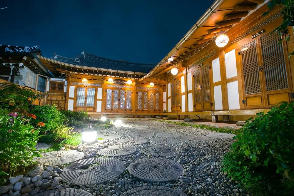 Jeonju Hanok Maeul Hanok Gotek Bugyeongdang