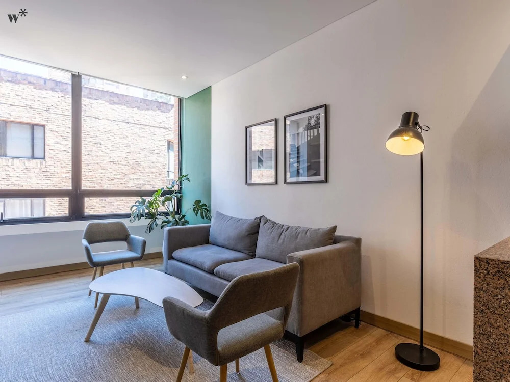 w Stunning 1BR in Chico