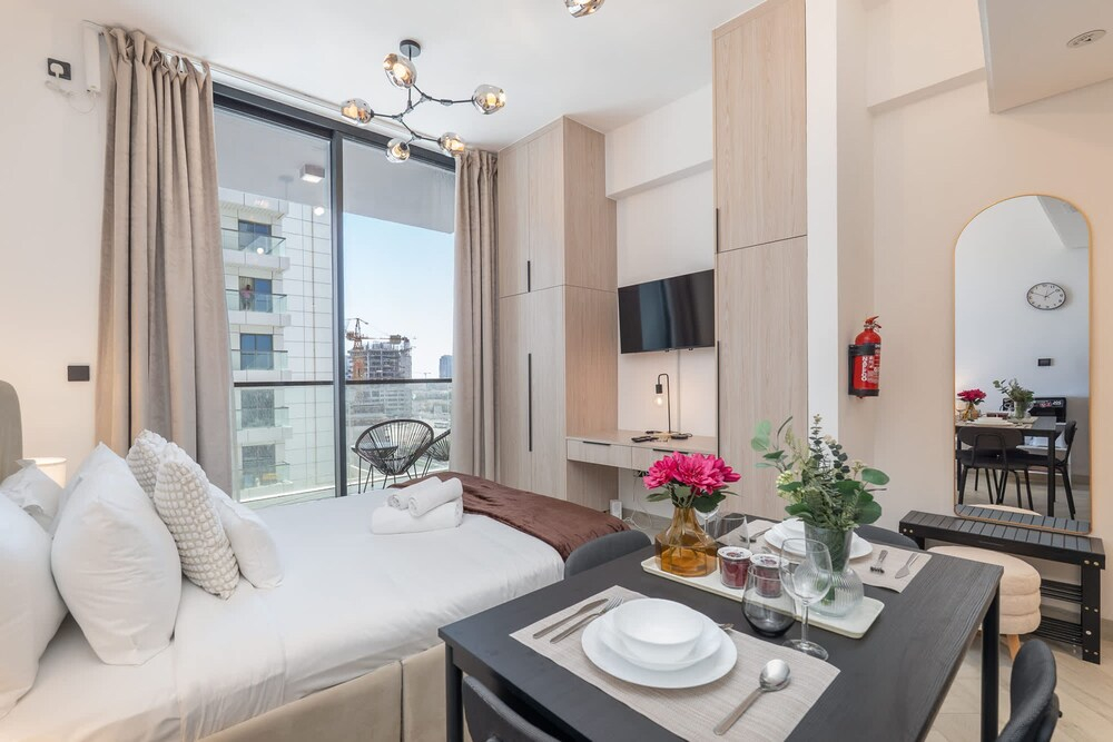 Outstanding Studio in Empire Residence JVC