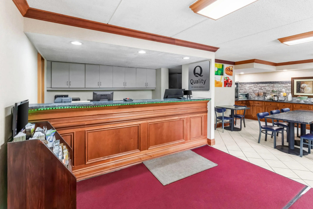 Quality Inn & Suites Gibsonia - Pittsburgh North