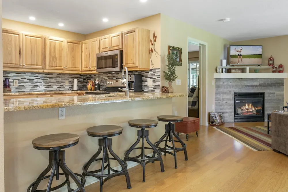 901 Crazy Horse Circle 2 Bedroom Condo by RedAwning