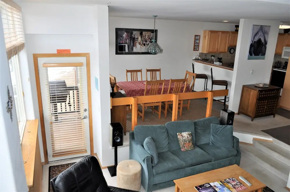 Forest Park 3 Br Townhouse By Redawning