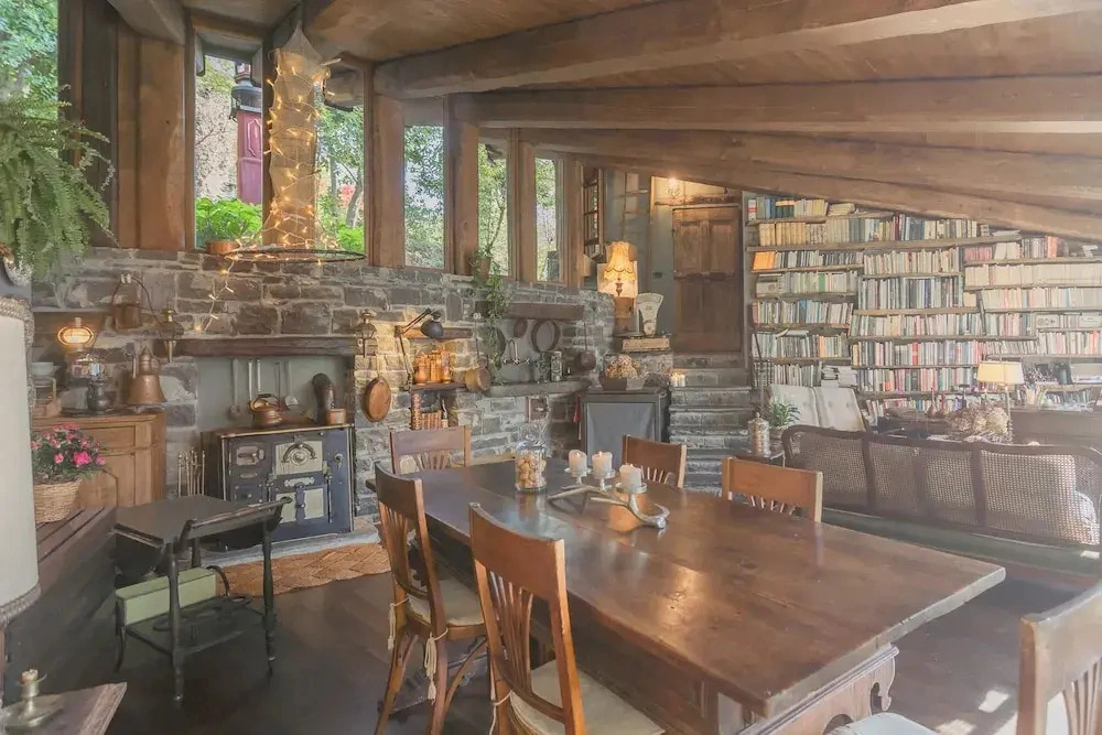 The Writers Nest by Rent all Como