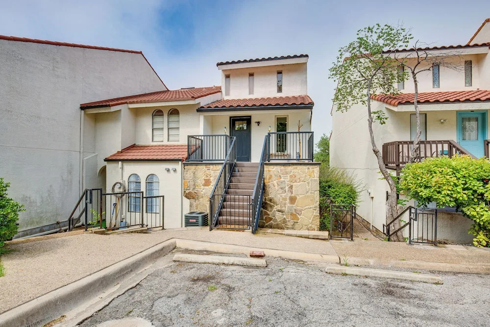7 Mi to Winery: Lakefront Rockwall Home w/ Deck