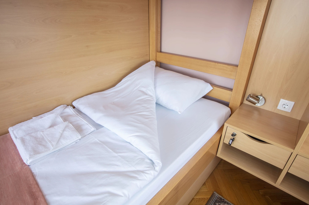 Hostel amd