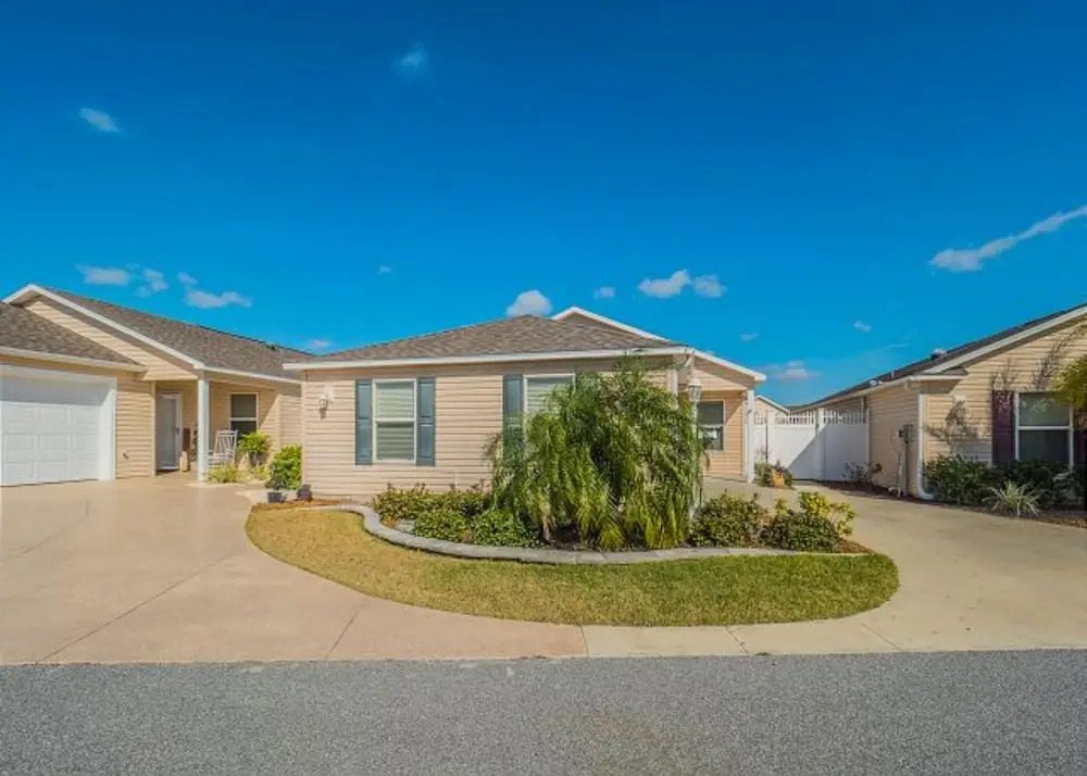 Amber Court 871 by White Pelican VR