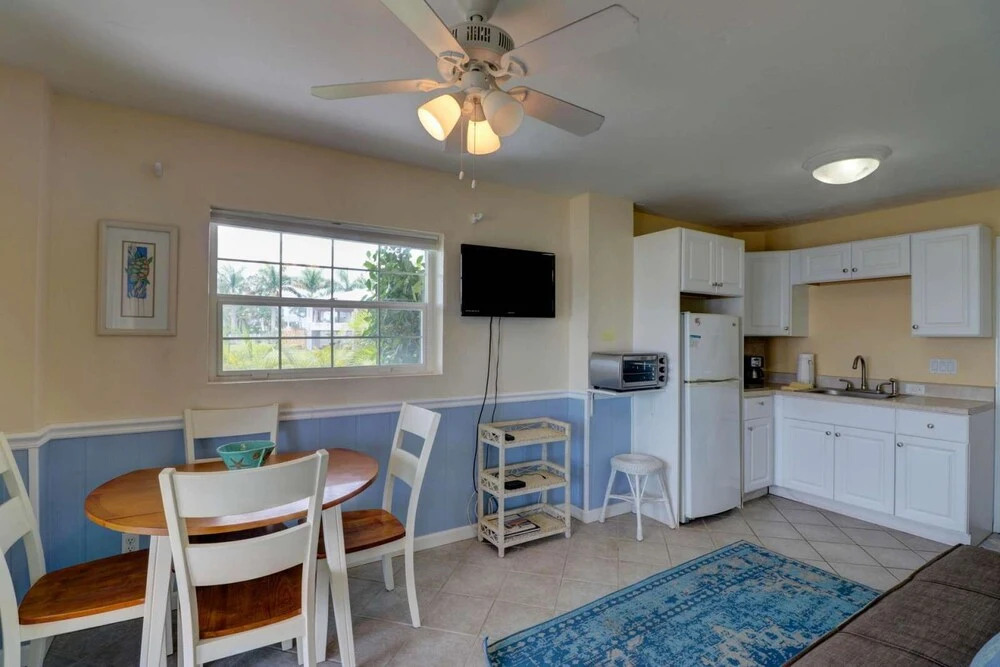 Bayside Bungalow 1 - Large Screened Lanai With Beautiful Bay Views